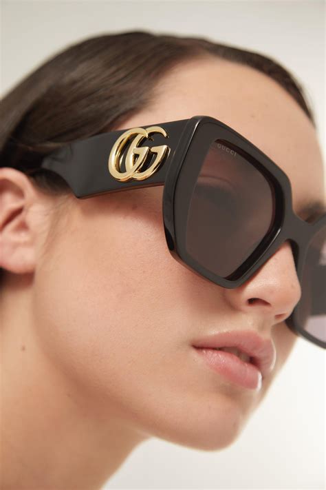 black Gucci sunglasses